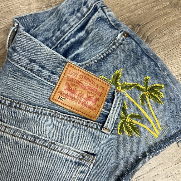 Levi’s 501 High Waisted Button Fly Jean Shorts with Embroidered Palm Tree Sz 29 - Picture 4 of 10